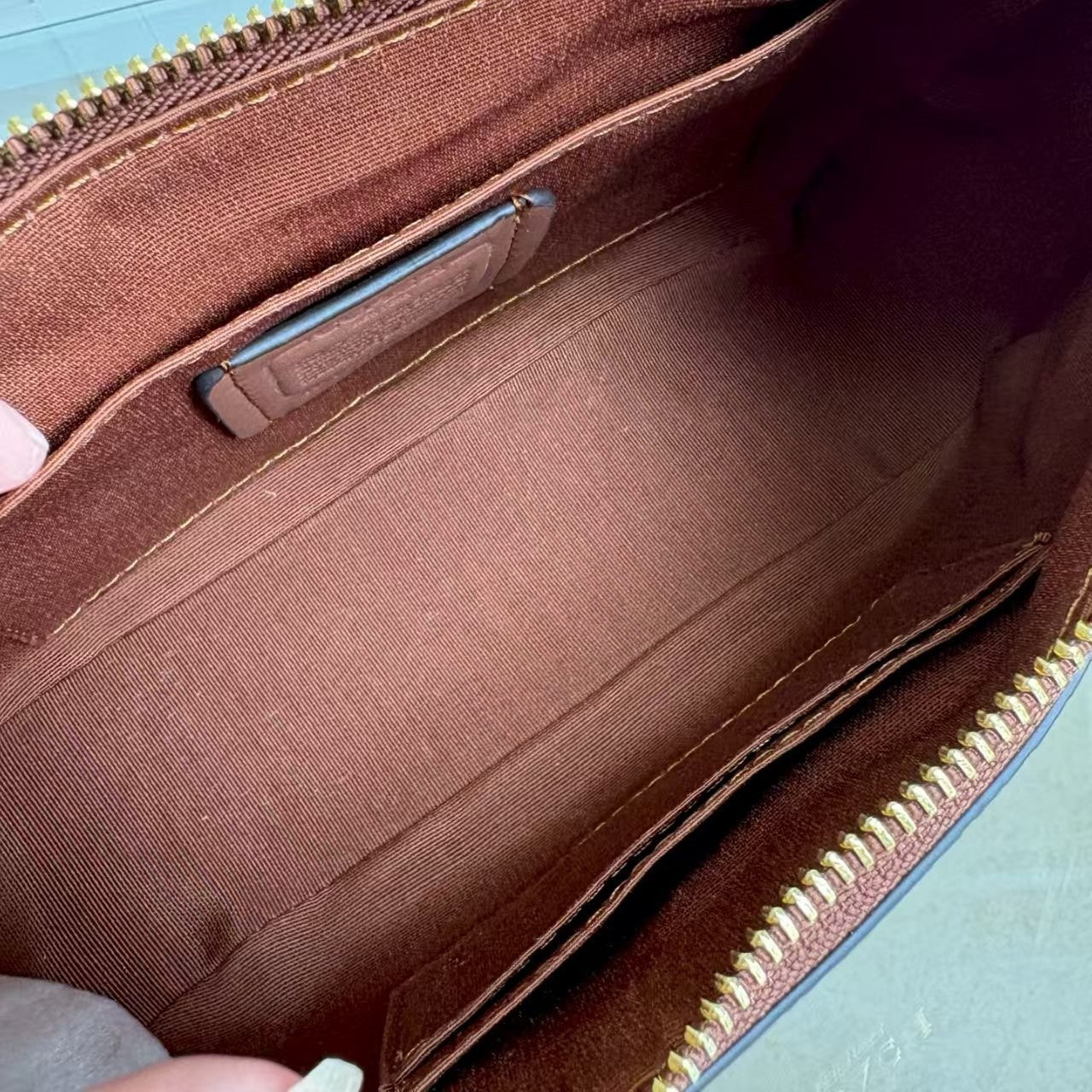 Coach Signature Canvas Tote Bag – Beige Monogram 🤎