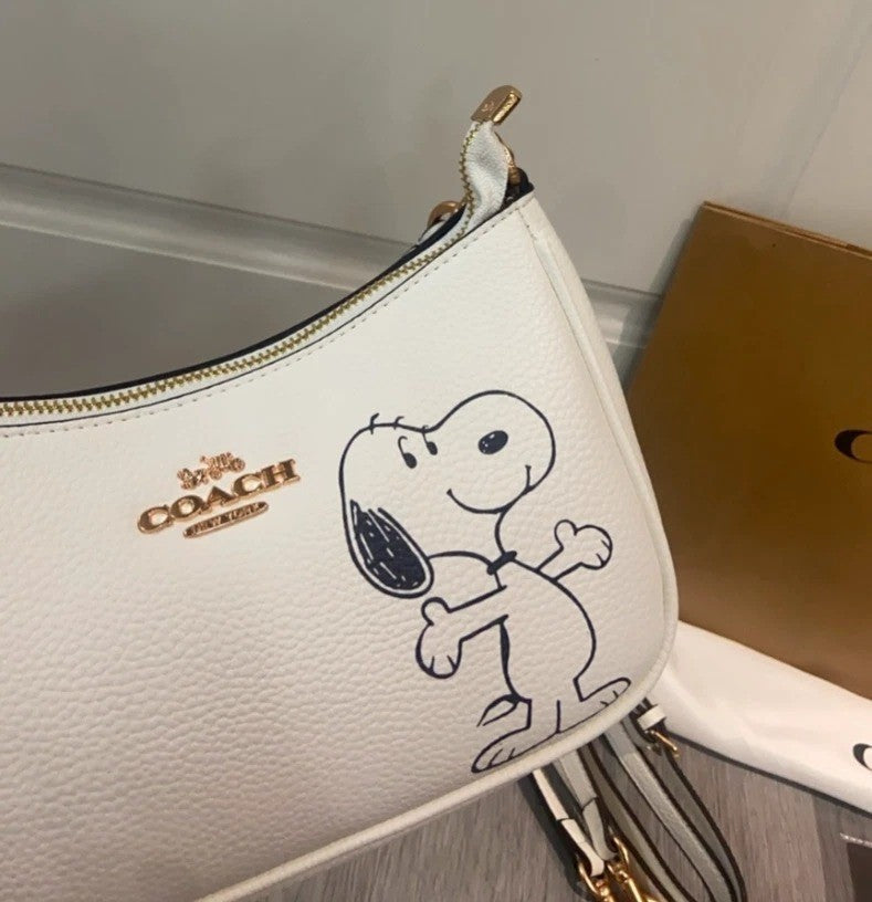 Coach x Peanuts CBJ76 Shoulder Bag Brown & Snoopy Edition 👜💫