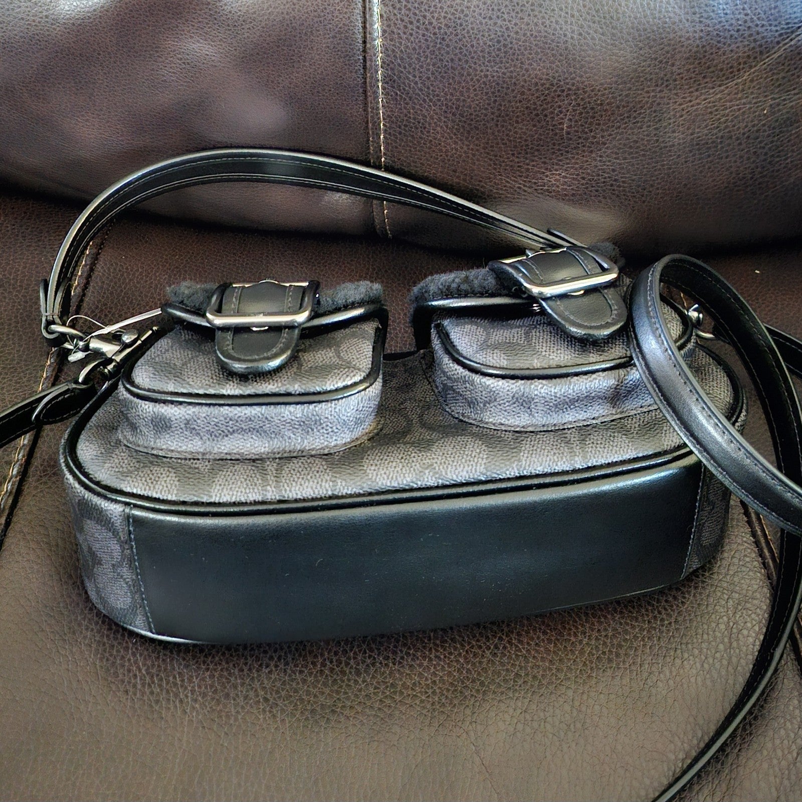 Coach Ashton Bag – Charcoal Shearling & Leather 🖤