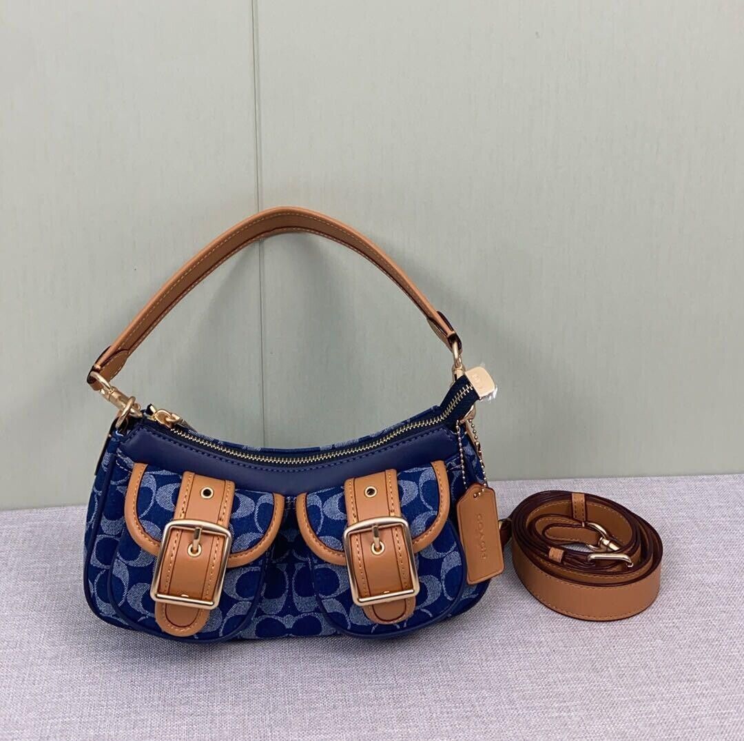 Coach Shoulder Bag – Navy Signature Canvas & Leather 🧵💙