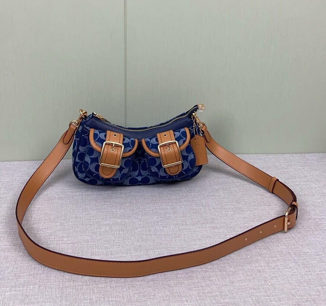 Coach Shoulder Bag – Navy Signature Canvas & Leather 🧵💙