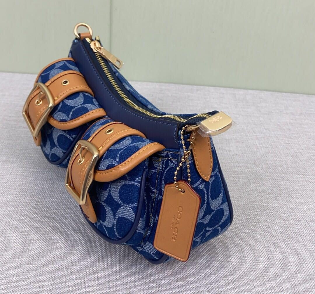 Coach Shoulder Bag – Navy Signature Canvas & Leather 🧵💙