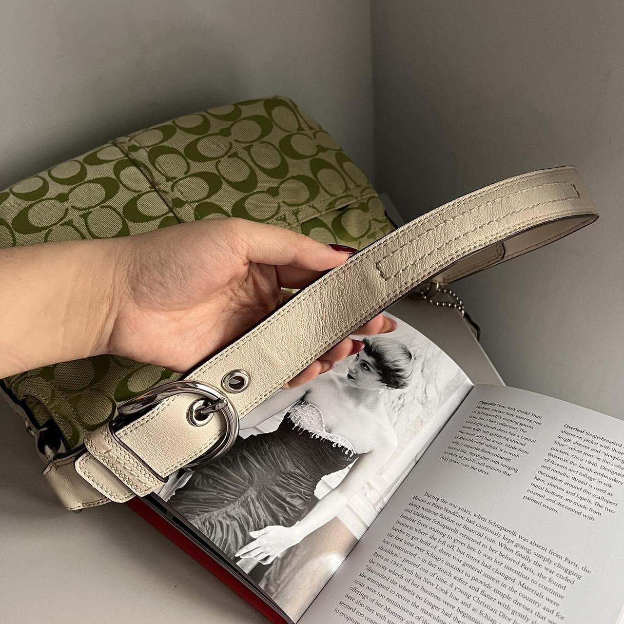 coach signature buckle shoulder bag - lime-green